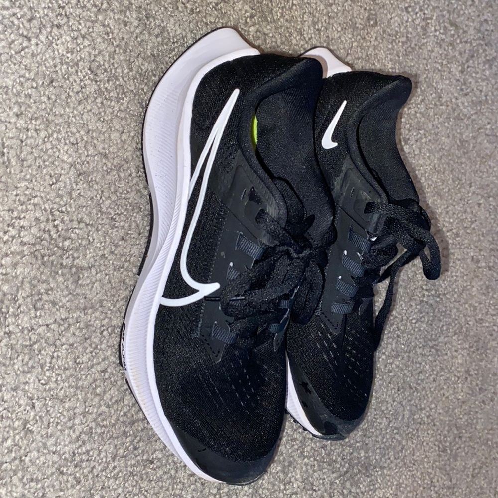 Kids Nike zoom Pegasus in size 2